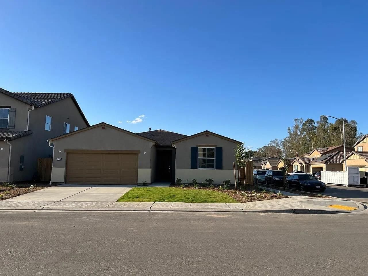 6734 E Cambridge Ave Fresno, CA 93727 - Thumbnail 3