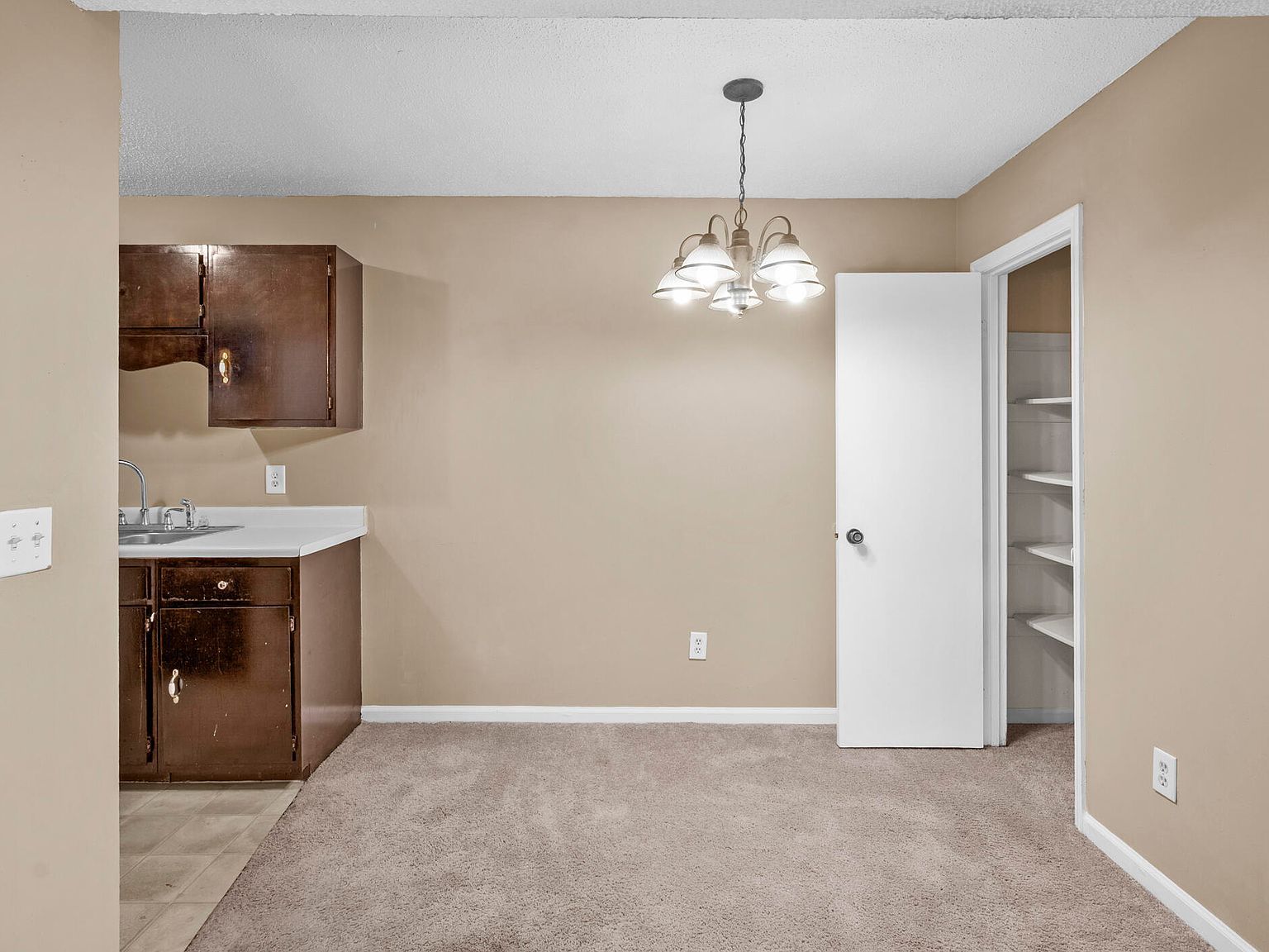 5669 Hornaday Rd Unit C Greensboro, NC 27409 - Thumbnail 3