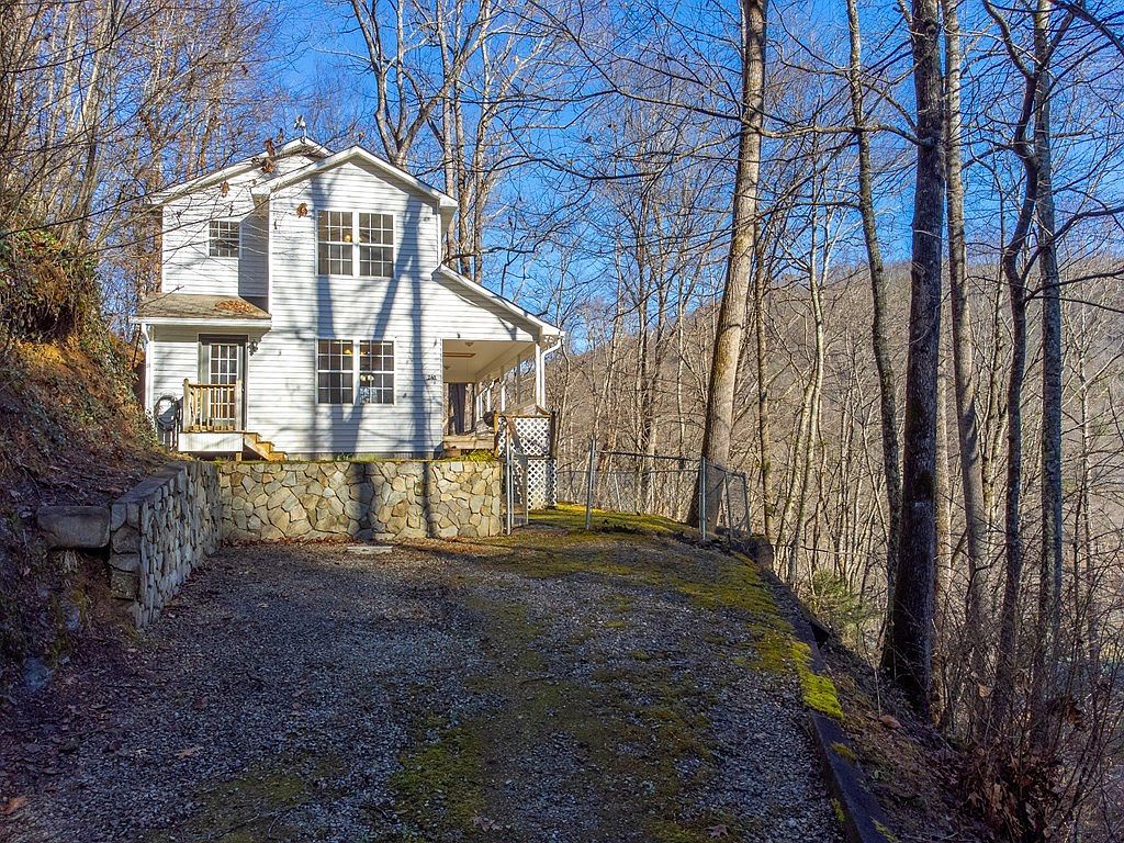 240 Carpenter Rd Bryson City, NC 28713 - Thumbnail 3