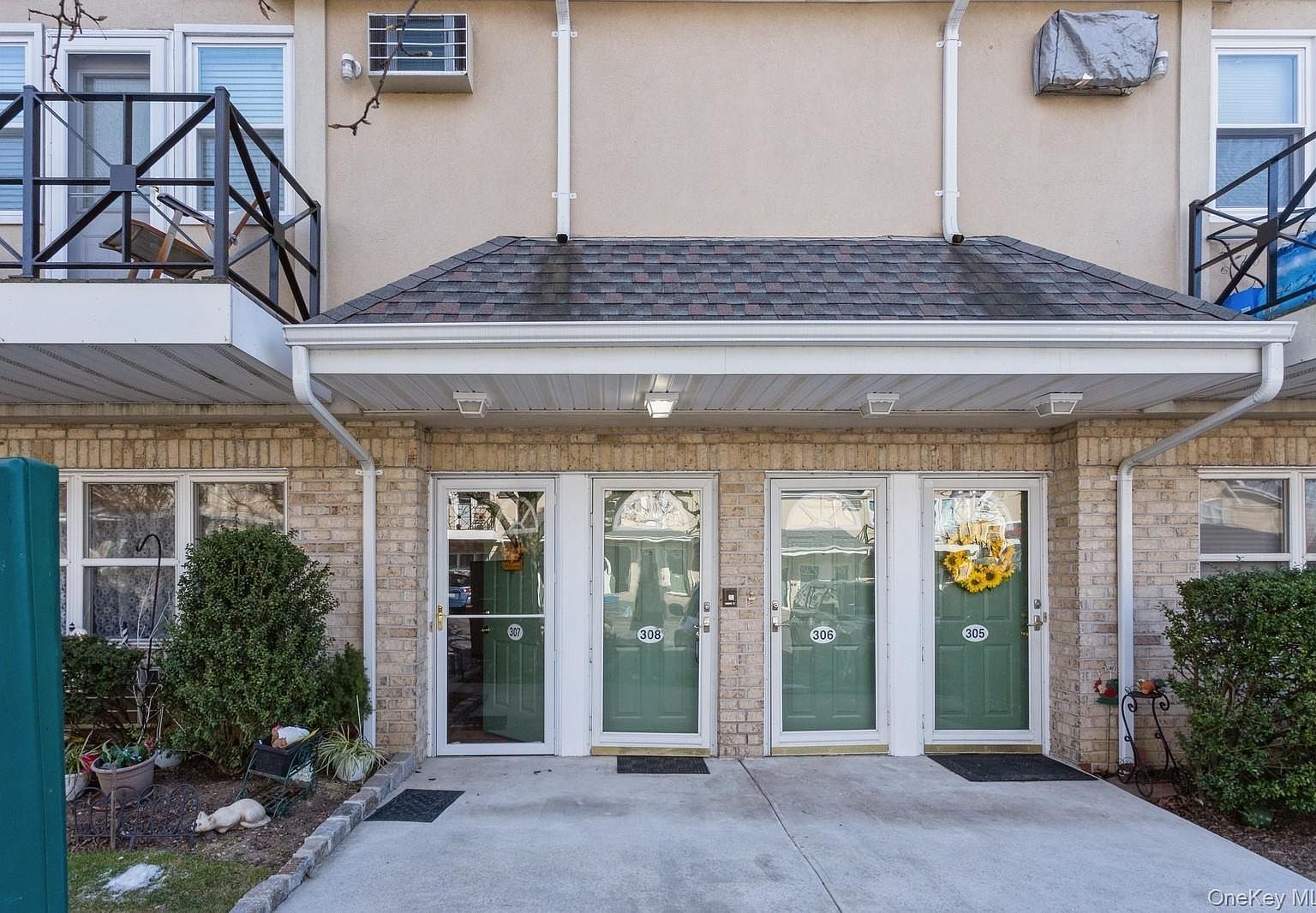 308 Cambridge Ct Glen Cove, NY 11542 - Thumbnail 3