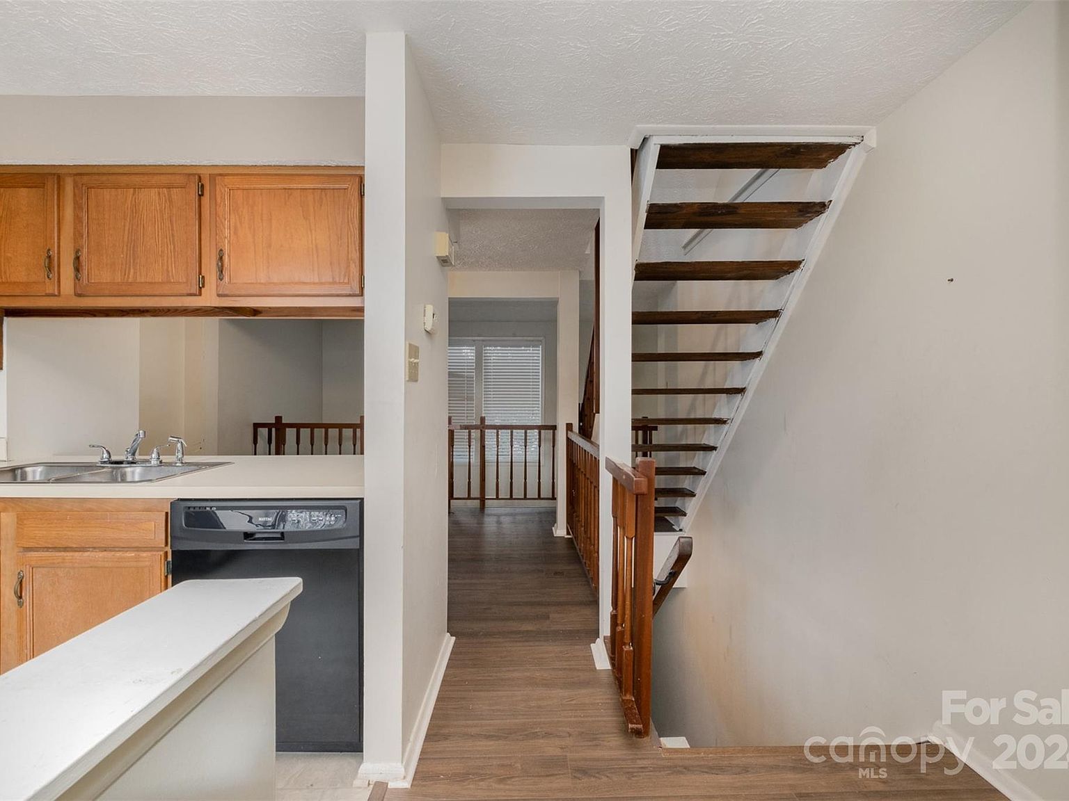 9432 Lexington Cir APT E Charlotte, NC 28213 - Thumbnail 3