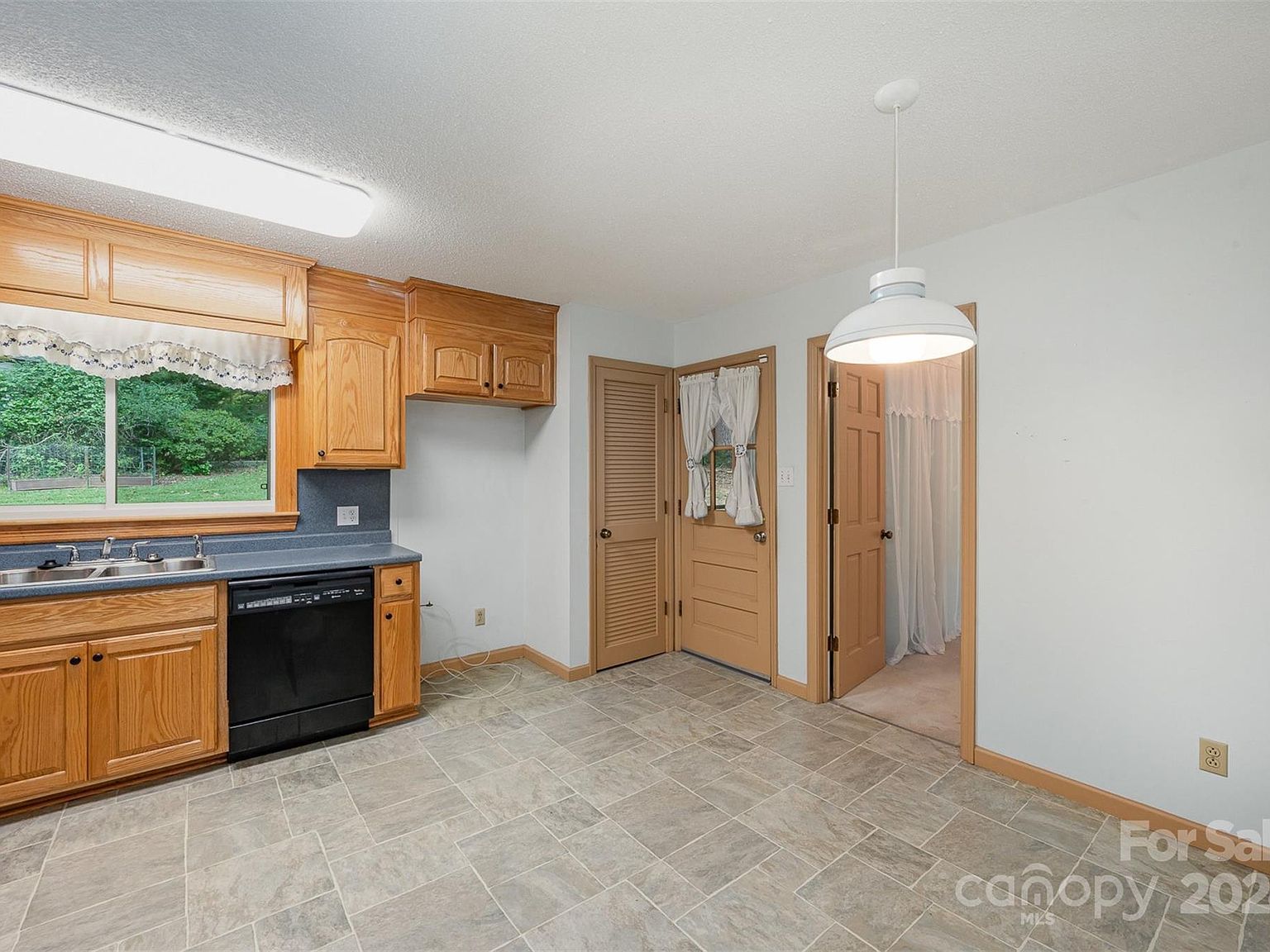 1014 E Meadow Dr Lancaster, SC 29720 - Thumbnail 3