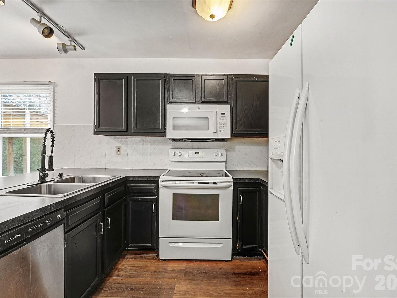 5609 Beaconsfield Rd Charlotte, NC 28214 - Thumbnail 3