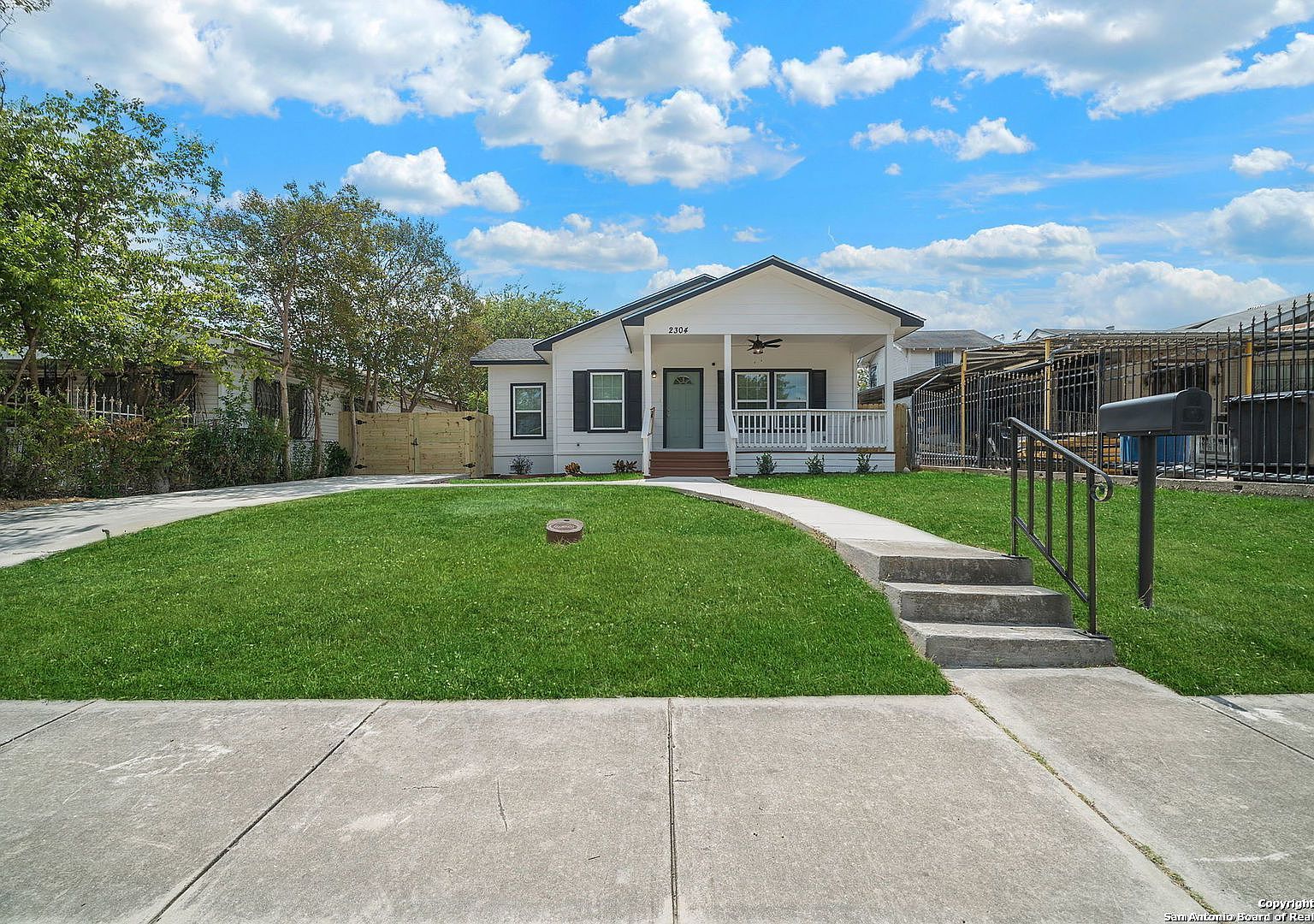 2304 Perez St San Antonio, TX 78207 - Thumbnail 3