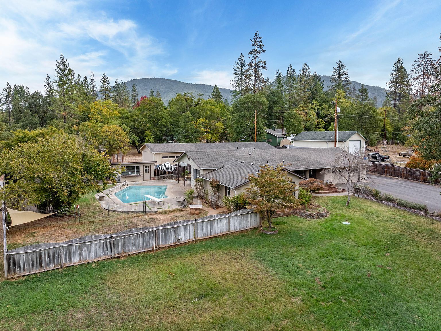 338 Kilborn Dr Grants Pass, OR 97526 - Thumbnail 3