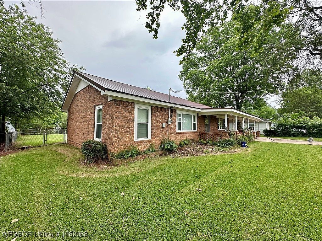 703 Rosettie St Wister, OK 74966 - Thumbnail 3
