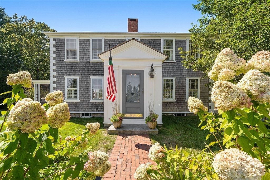 104 Standish St Duxbury, MA 02332 - Thumbnail 3