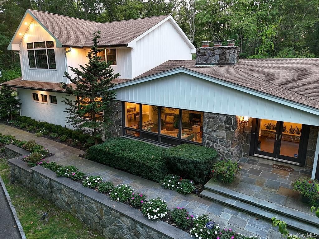 339 Meadow Ln Mill Neck, NY 11765 - Thumbnail 3