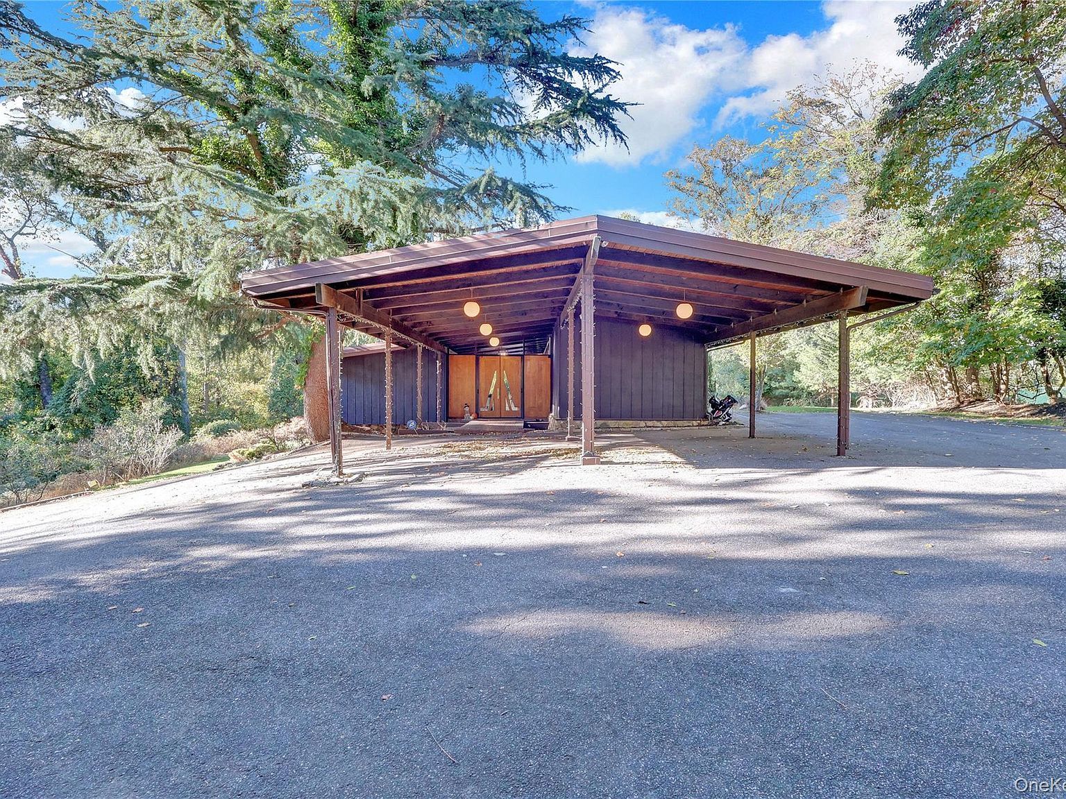 131 Oakside Dr Smithtown, NY 11787 - Thumbnail 3