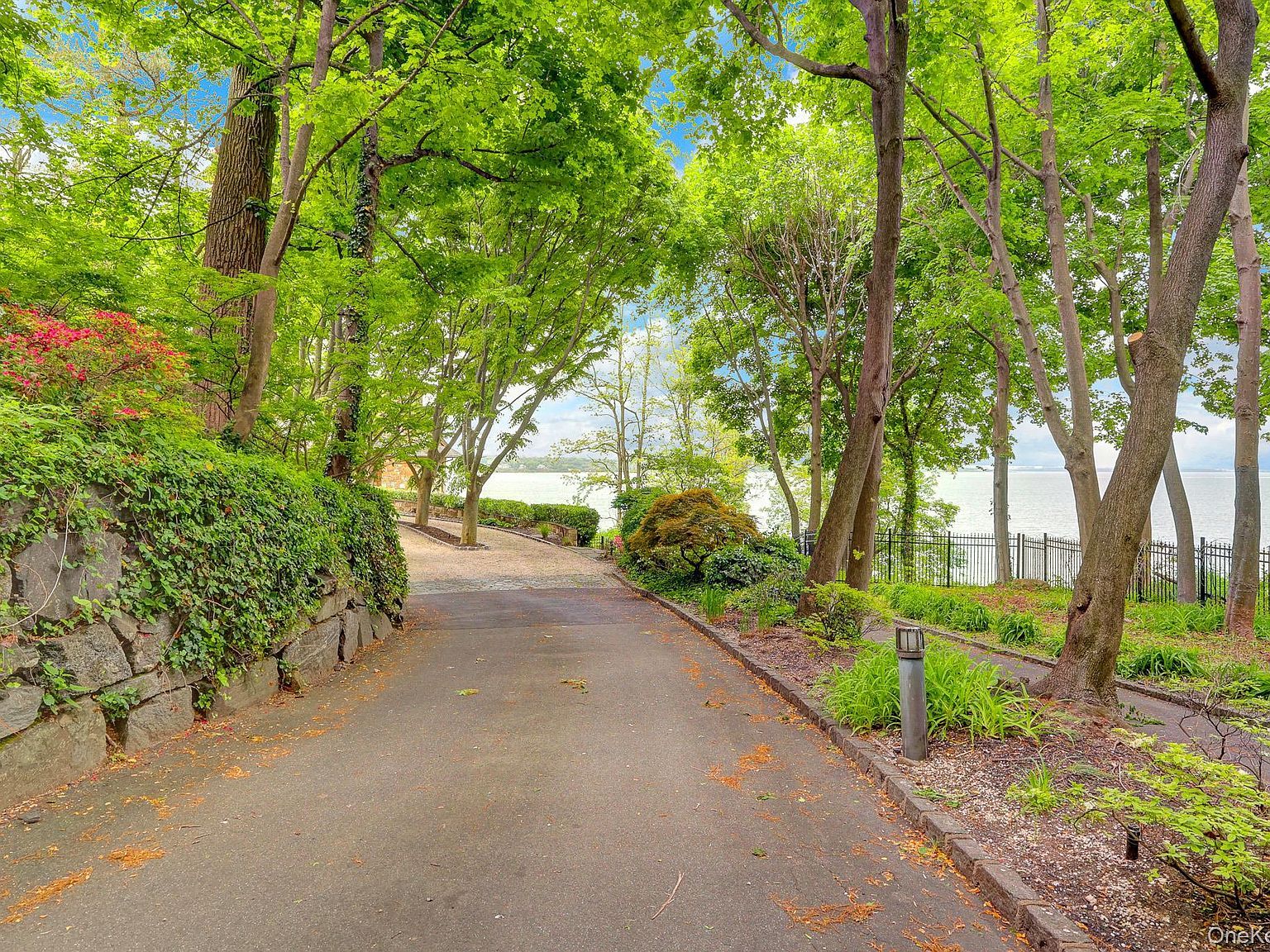 35 Sunview Dr Glen Cove, NY 11542 - Thumbnail 3
