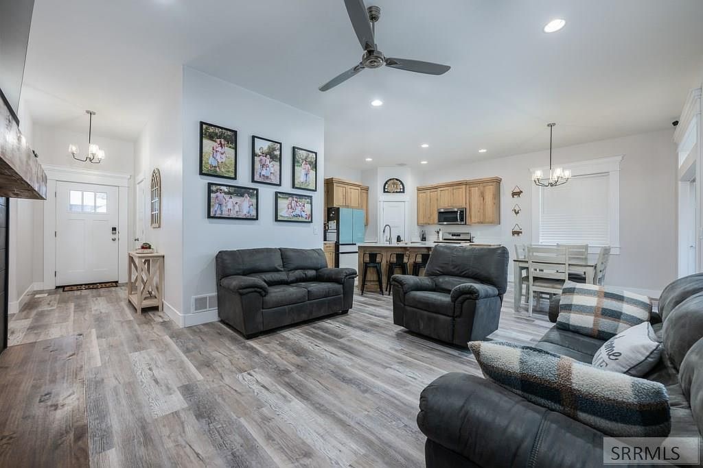 4209 N Catalina Ave Idaho Falls, ID 83401 - Thumbnail 3