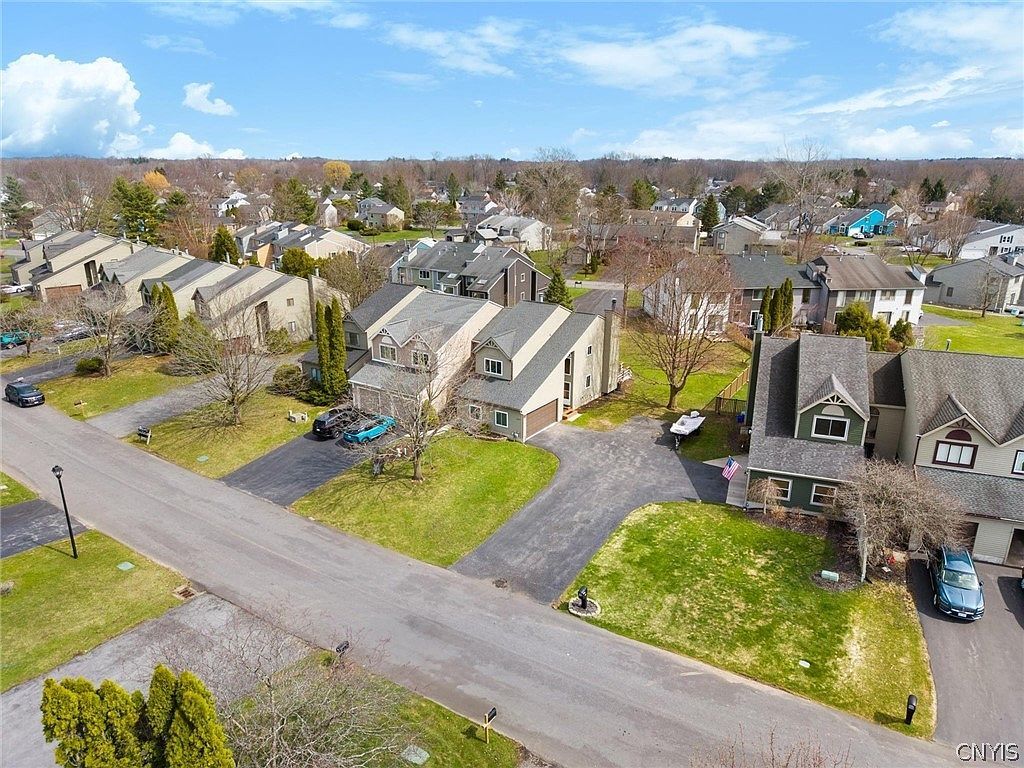 8243 Honeysuckle Dr Liverpool, NY 13090 - Thumbnail 3