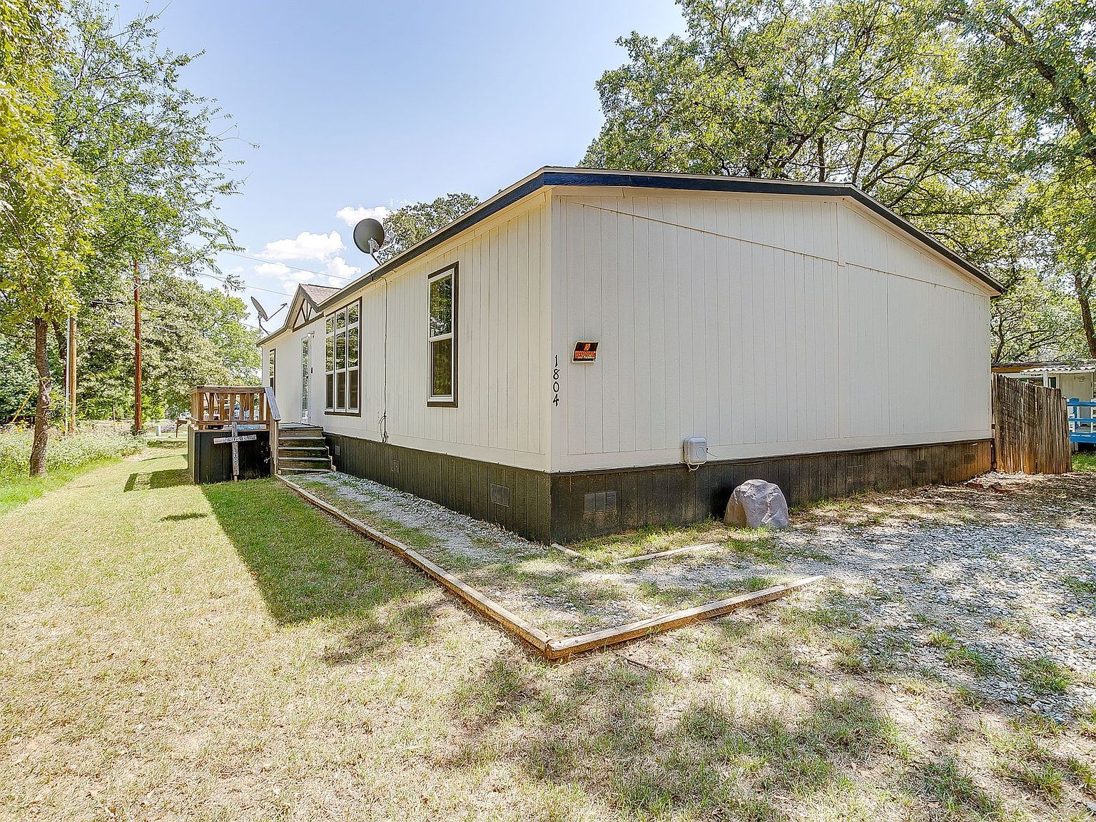 1804 Coral Rd Azle, TX 76020 - Thumbnail 3