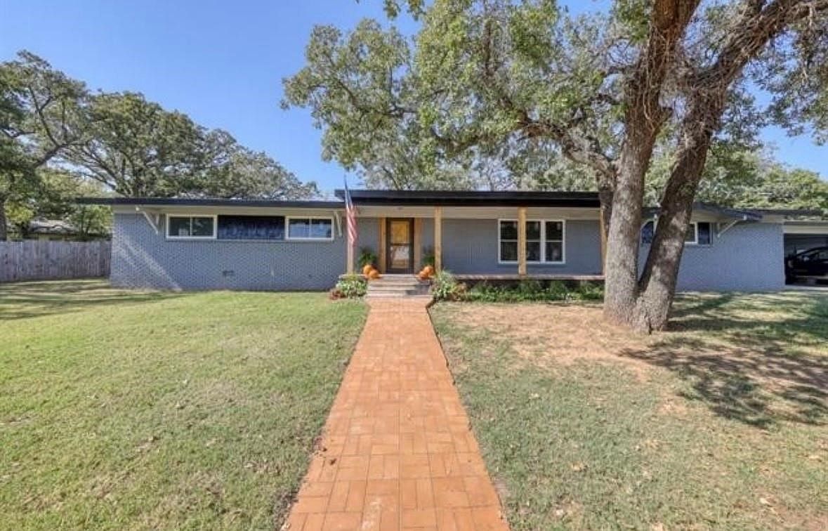 1201 NW 6th Ave Mineral Wells, TX 76067 - Thumbnail 3