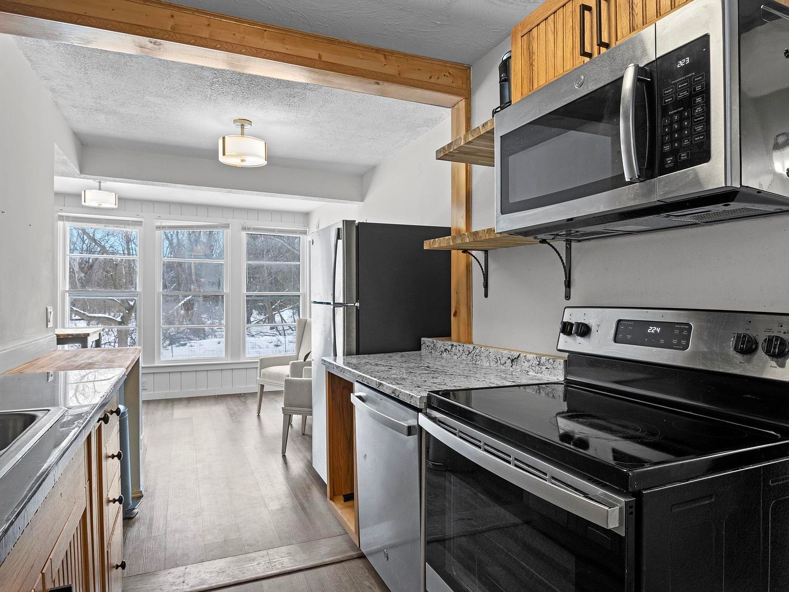 719 7th St Traverse City, MI 49684 - Thumbnail 3