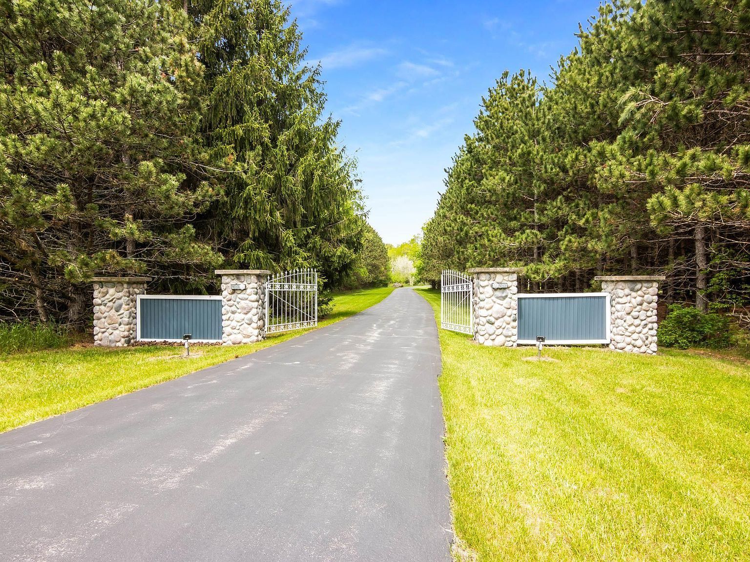 8401 S Sullivan Rd Cedar, MI 49621 - Thumbnail 3