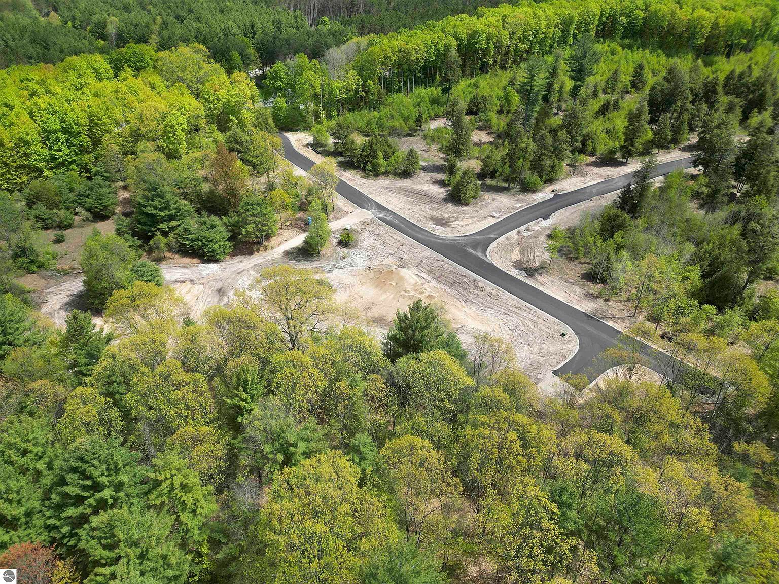 8910 Hemlock Hill Dr #5 Traverse City, MI 49685 - Thumbnail 3