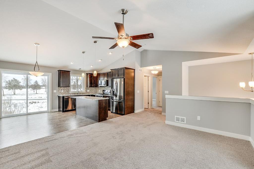 4787 261st St Wyoming, MN 55092 - Thumbnail 3