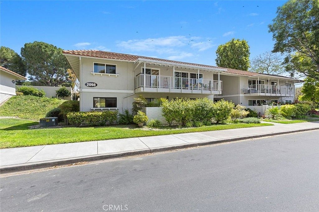 2098 Ronda Granada Unit B Laguna Woods, CA 92637 - Thumbnail 3