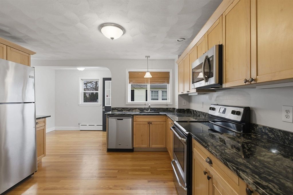 12 Riverside Ct Saugus, MA 01906 - Thumbnail 3