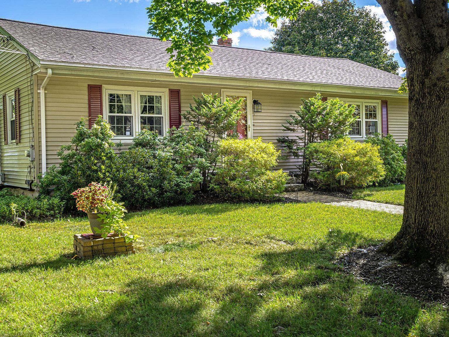 18 Center Cir Plaistow, NH 03865 - Thumbnail 3