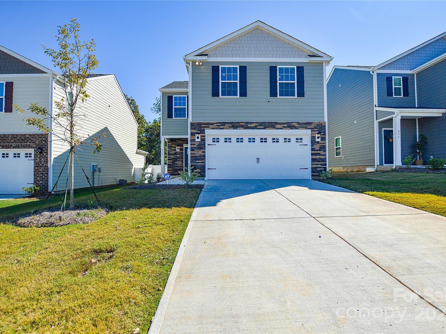 878 Two Brothers Ln York, SC 29745 - Thumbnail 3