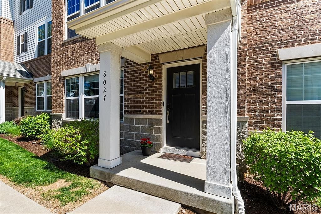 8027 Sydney Park Saint Louis, MO 63117 - Thumbnail 3