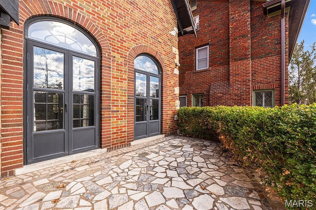 49 Aberdeen Pl Saint Louis, MO 63105 - Thumbnail 3