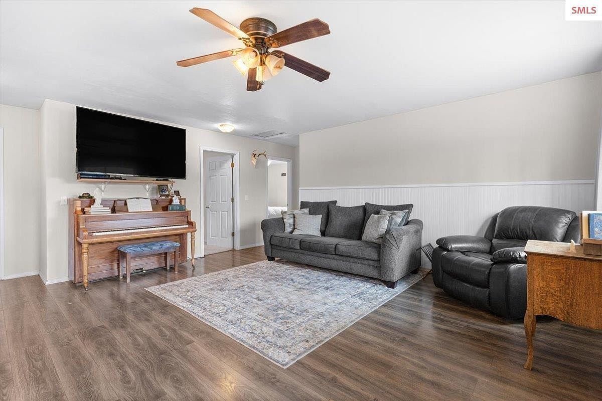 286 E Dufort Rd Sagle, ID 83860 - Thumbnail 3