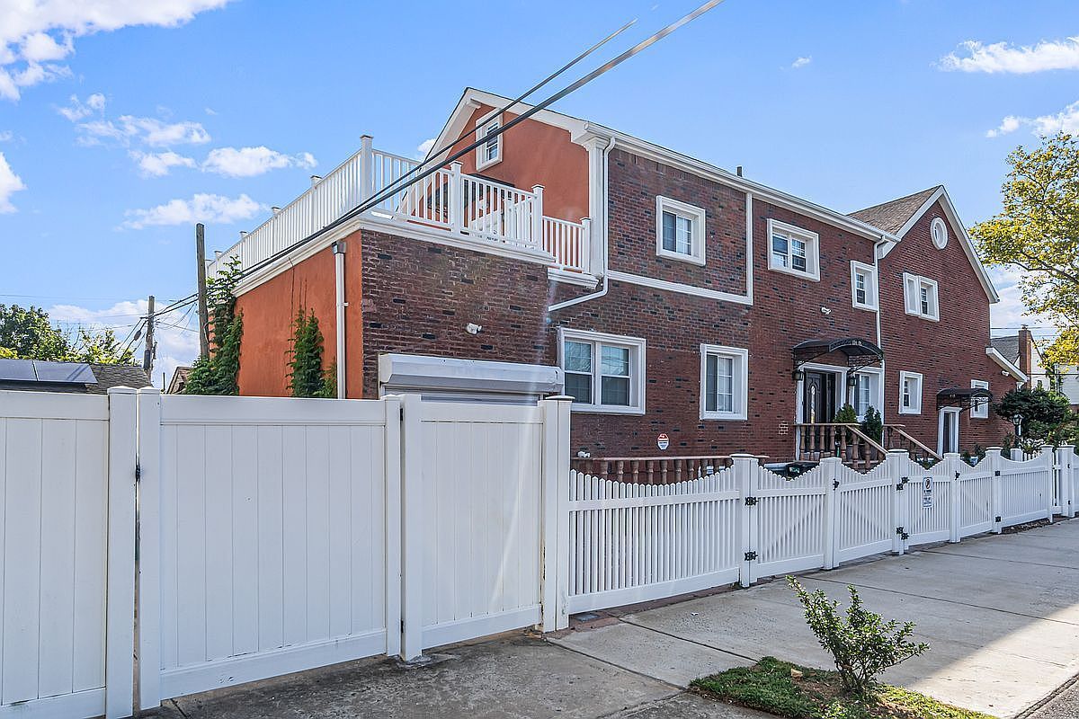 11601 221st St Cambria Heights, NY 11411 - Thumbnail 3