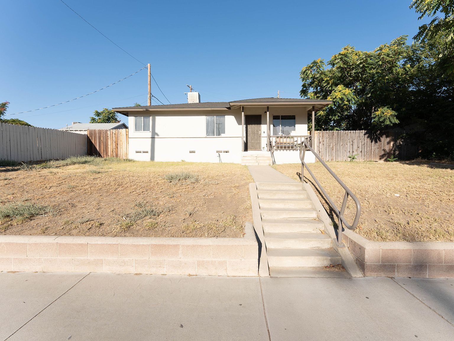 1905 Mount Vernon Ave Bakersfield, CA 93306 - Thumbnail 3