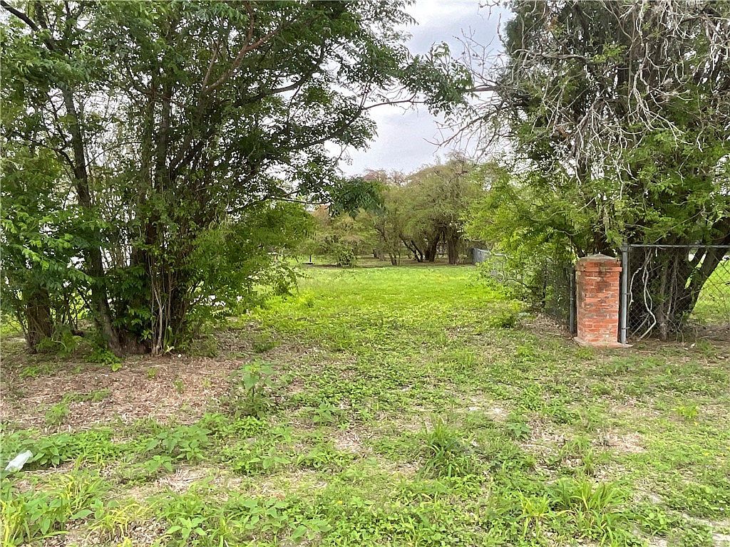 417 Avenue B Sinton, TX 78387 - Thumbnail 3