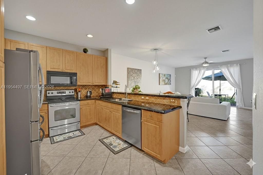 7717 Paddock Pl Davie, FL 33328 - Thumbnail 3