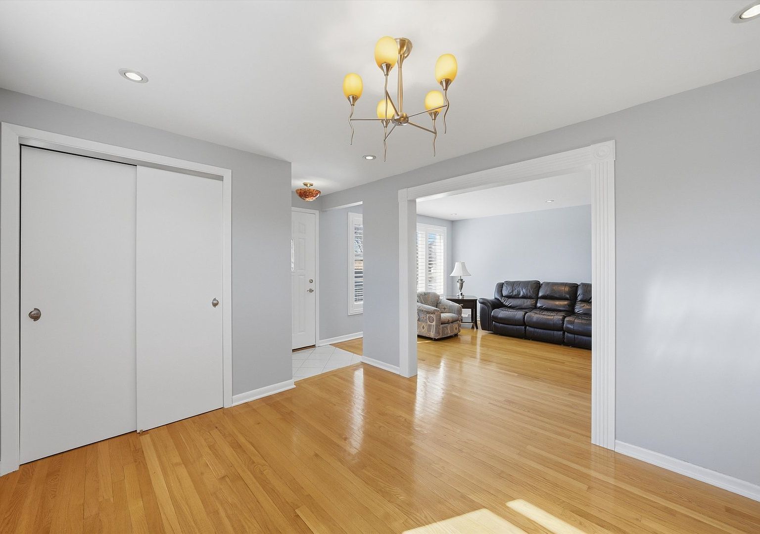 8215 Austin Ave Burbank, IL 60459 - Thumbnail 3