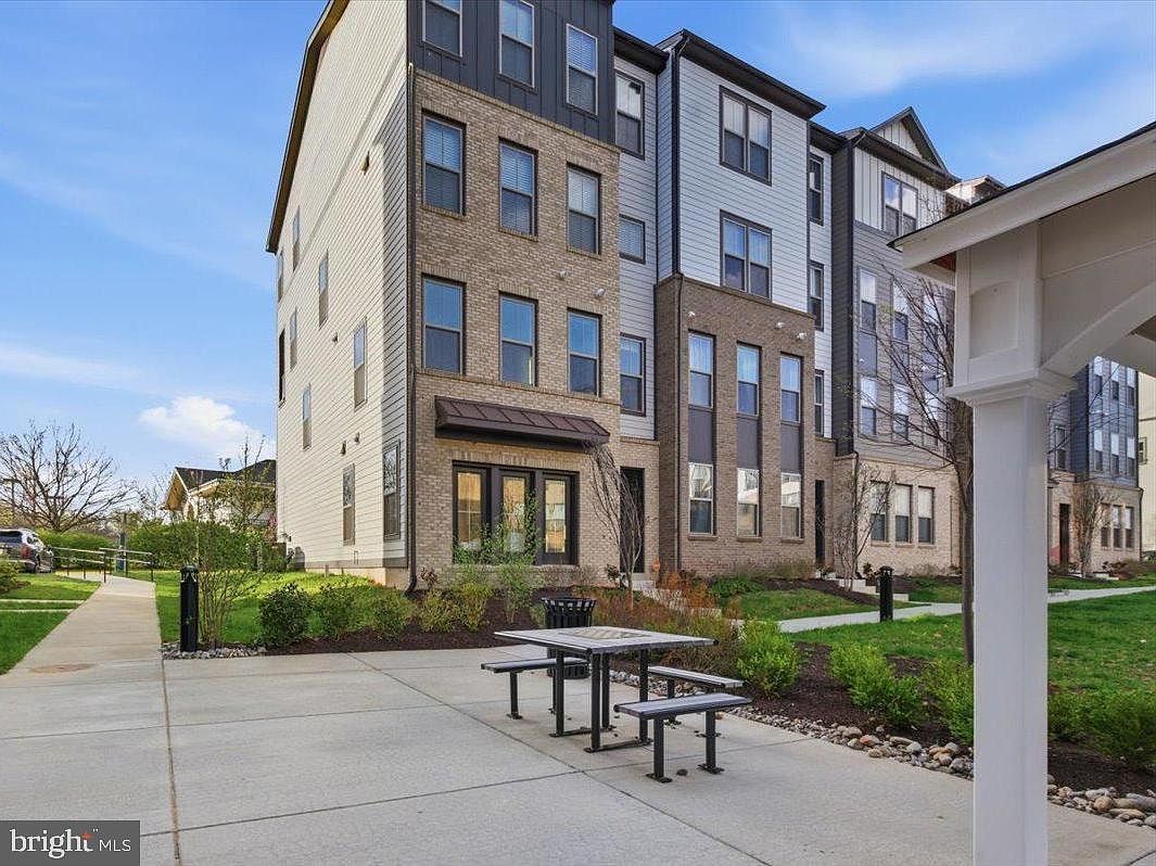 46037 Woodpecker Sq Sterling, VA 20165 - Thumbnail 3