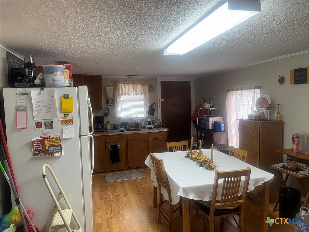 708 W Avenue C Lampasas, TX 76550 - Thumbnail 3