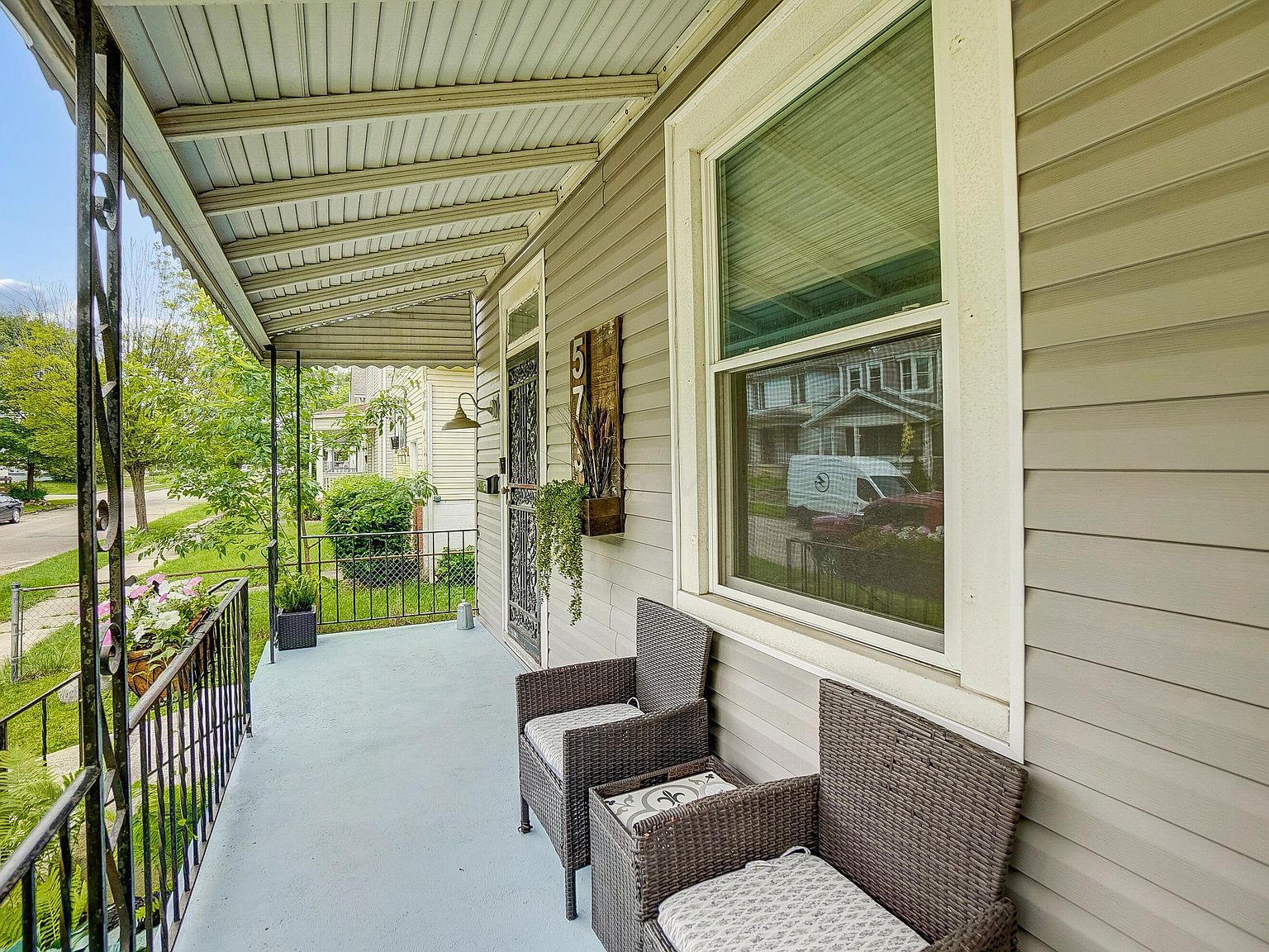 573 E Mithoff St Columbus, OH 43206 - Thumbnail 3