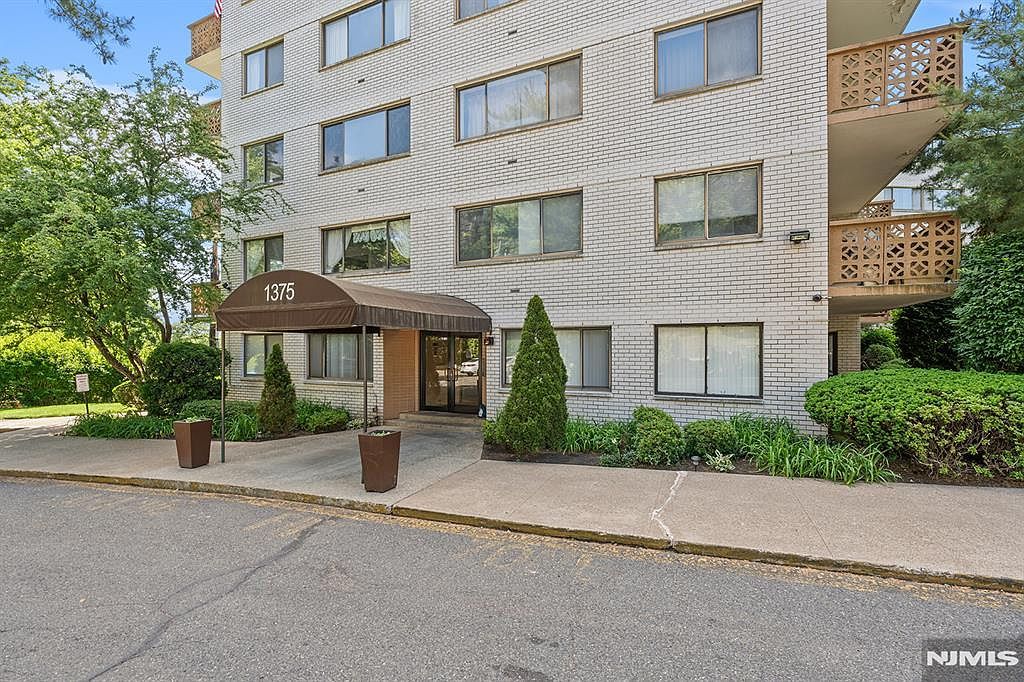 1375 River Rd APT 1E Edgewater, NJ 07020 - Thumbnail 3