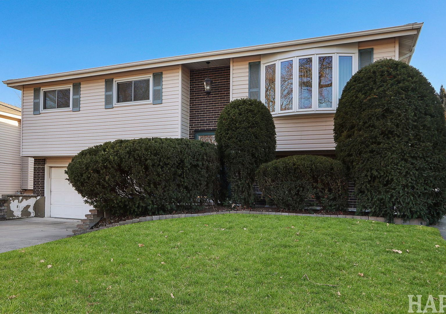 411 W Diversey Ave Addison, IL 60101 - Thumbnail 3