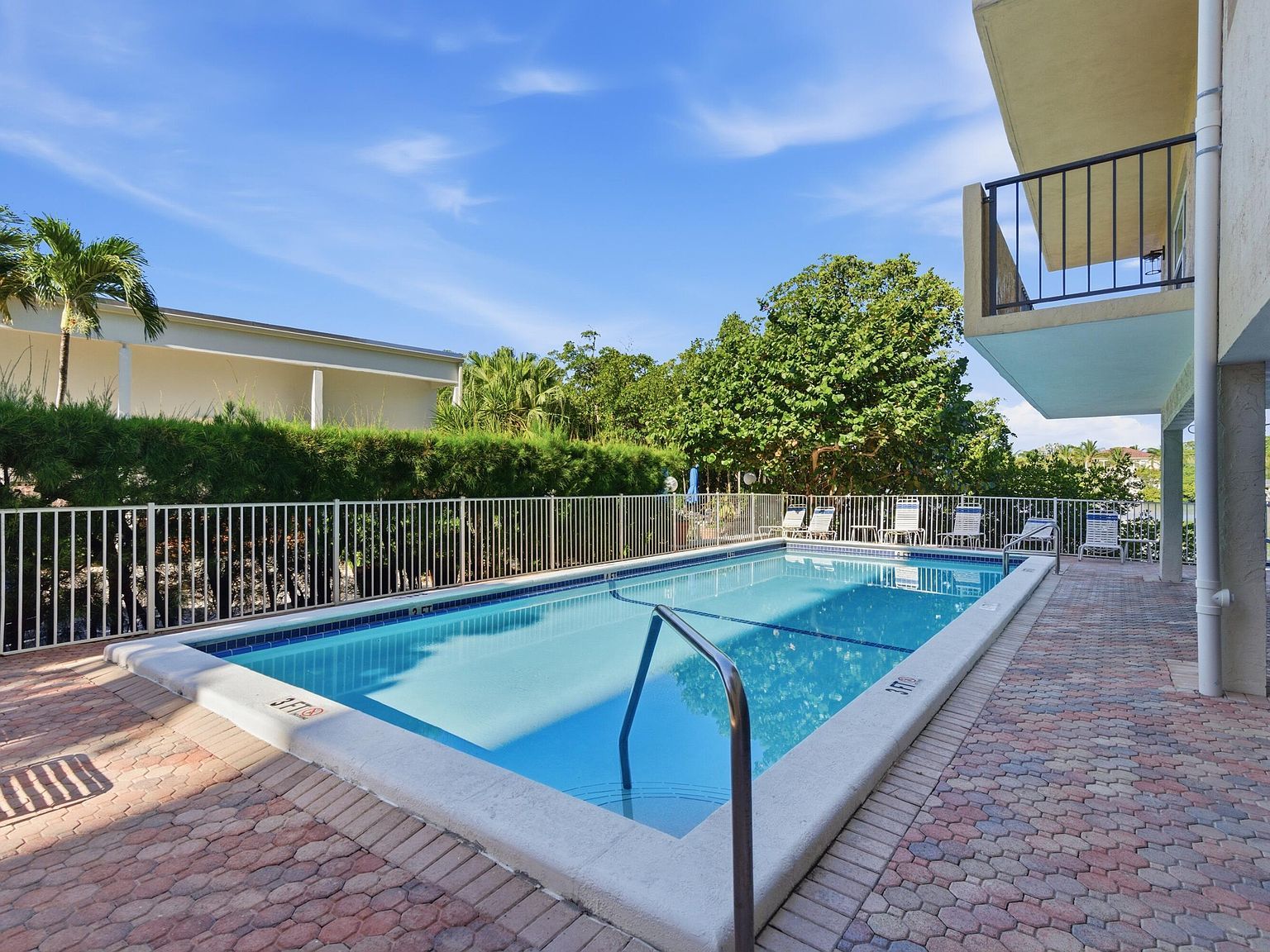 3581 S Ocean Blvd APT 4E South Palm Beach, FL 33480 - Thumbnail 3