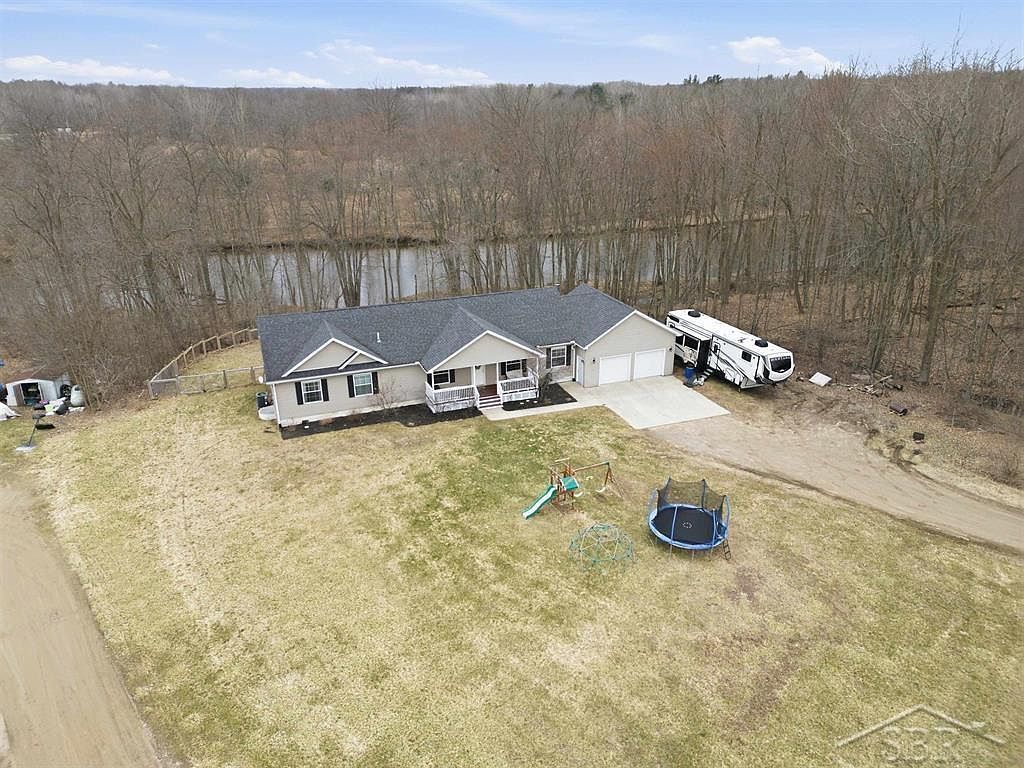 2041 W Pine River Rd Breckenridge, MI 48615 - Thumbnail 3