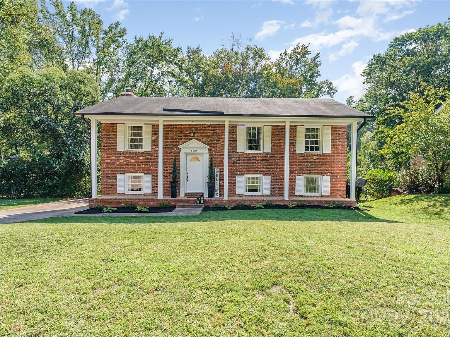 6000 Ferndale Pl Charlotte, NC 28215 - Thumbnail 3