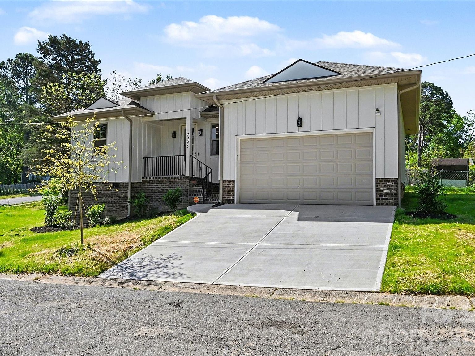 2225 Irma St Charlotte, NC 28216 - Thumbnail 3