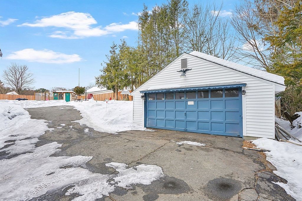 24 Clinton St Ware, MA 01082 - Thumbnail 3