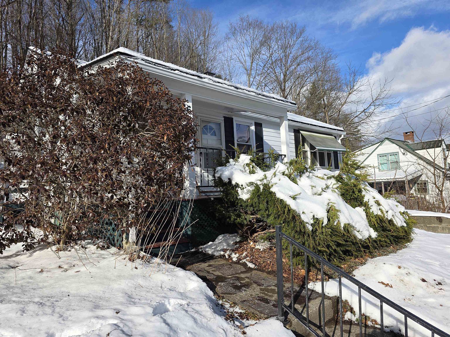 62 Mark St Springfield, VT 05156 - Thumbnail 3