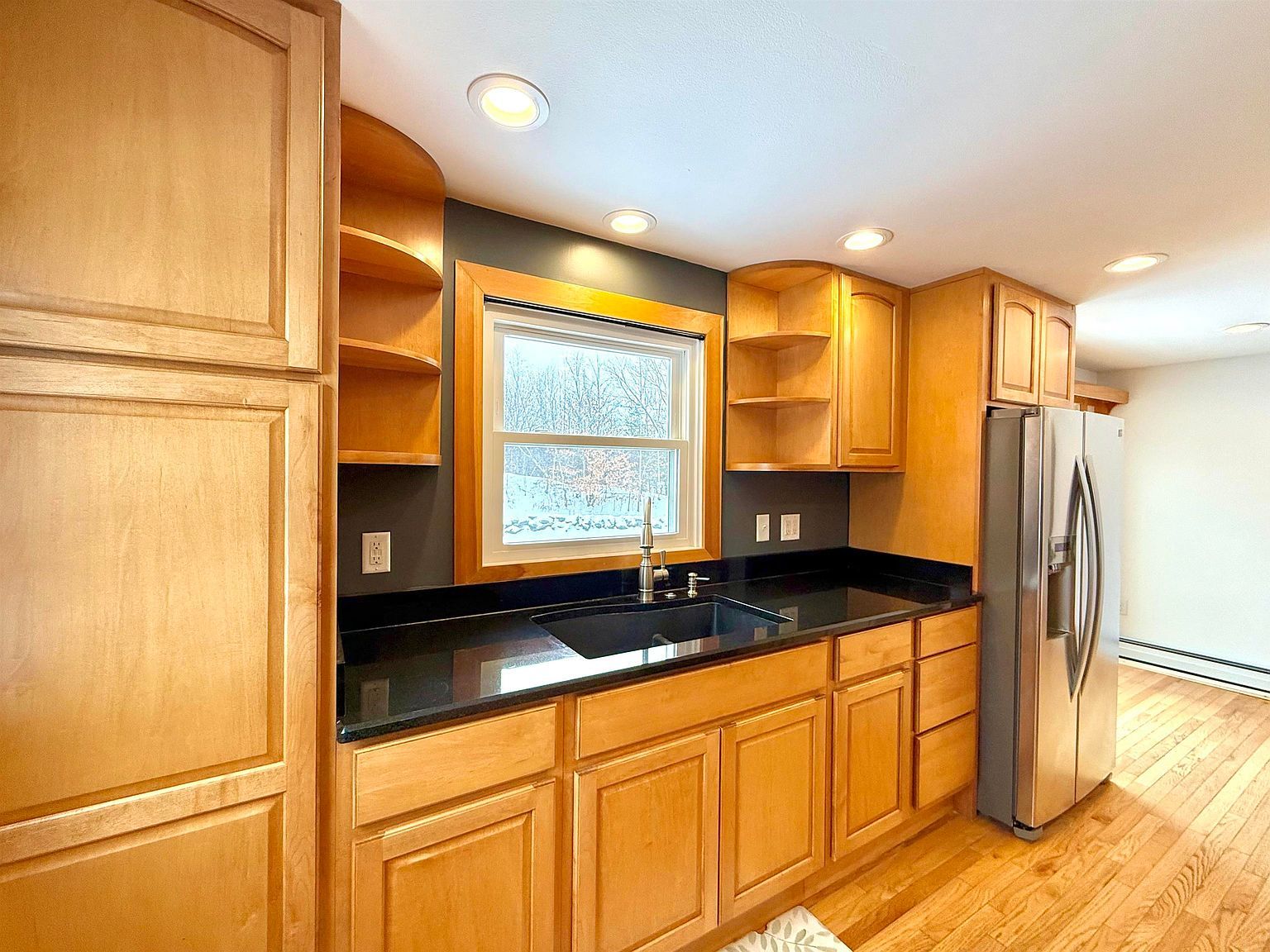 8 Edgewood Rd Springfield, VT 05156 - Thumbnail 3