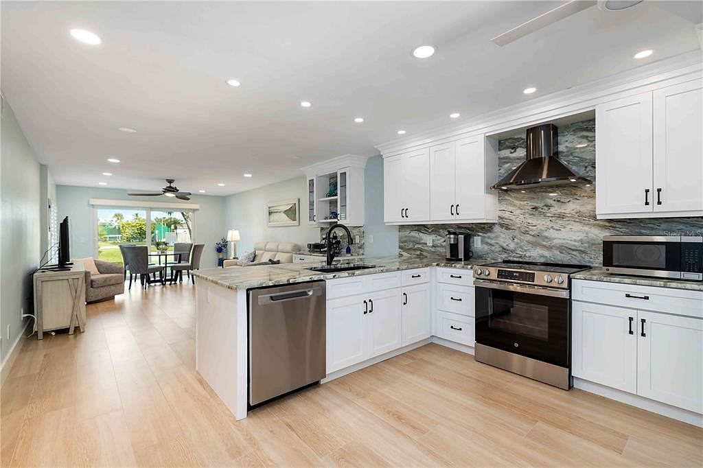 4860 Gulf Of Mexico Dr #13 Longboat Key, FL 34228 - Thumbnail 3