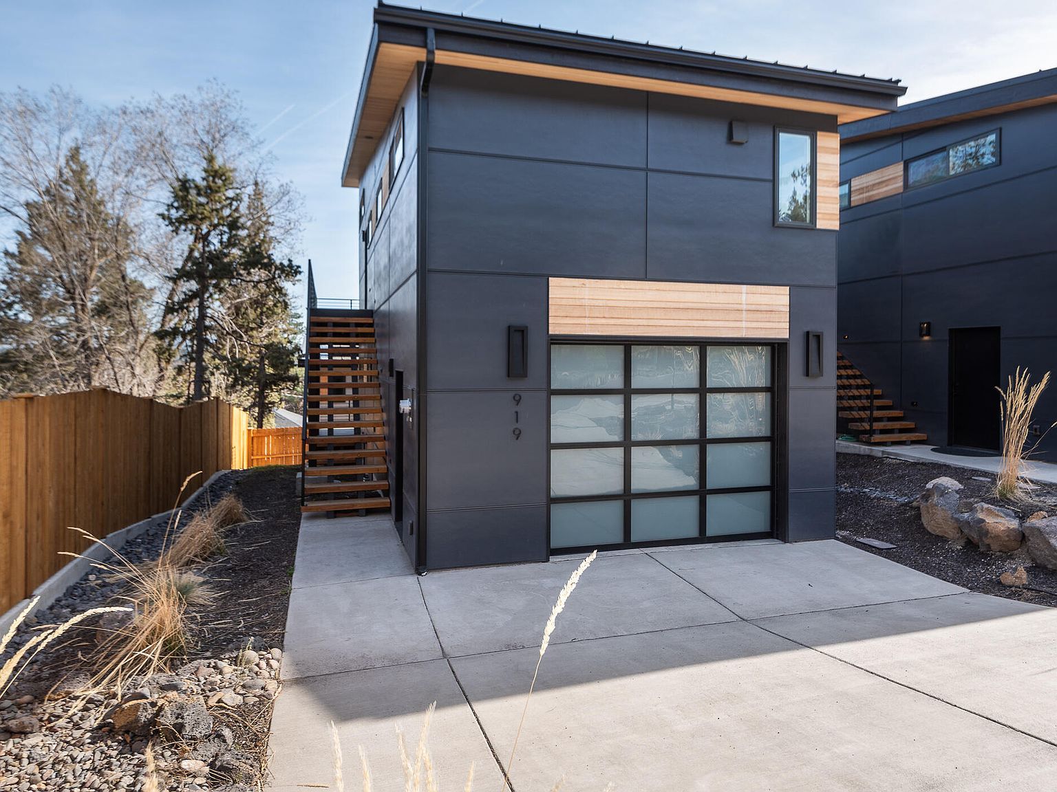 919 NW Roanoke Ave Bend, OR 97703 - Thumbnail 3