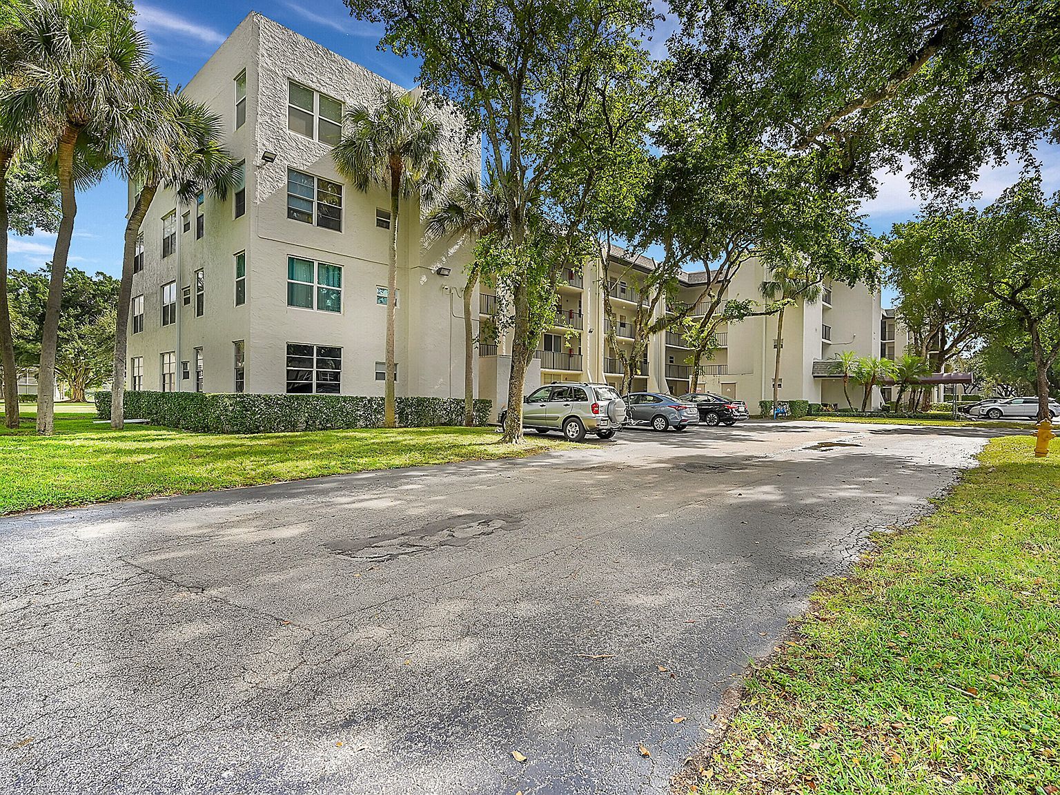 9480 Poinciana Pl APT 201 Davie, FL 33324 - Thumbnail 3