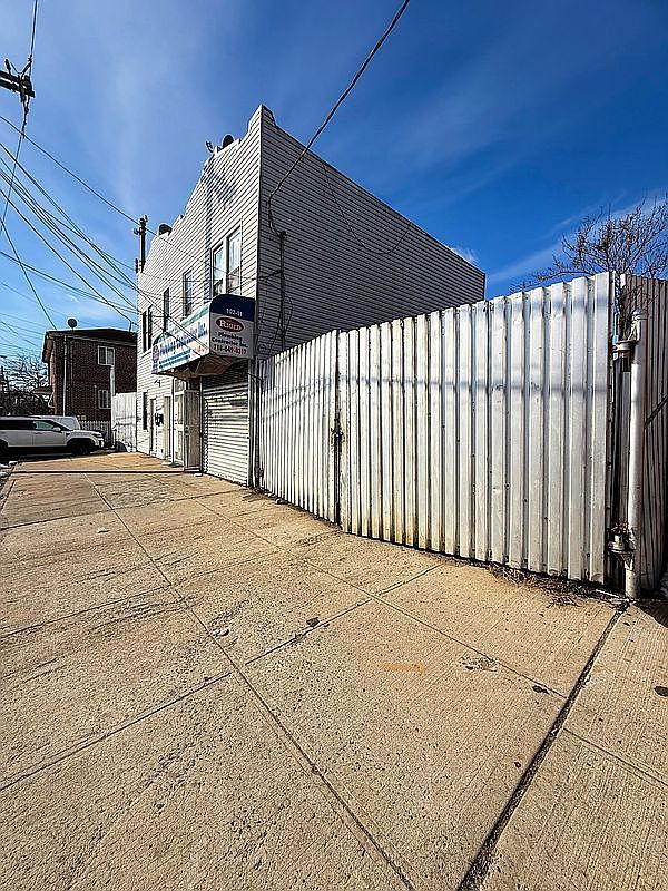 10213 Glenwood Rd Brooklyn, NY 11236 - Thumbnail 3